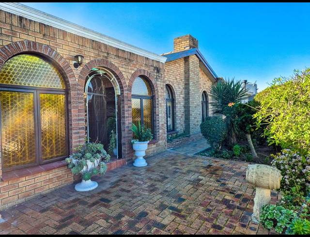 6 BEDROOM HOUSE FOR SALE IN GLENHAVEN